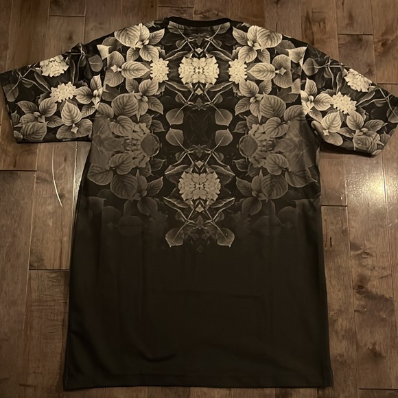 H&M Coachella Floral T-Shirt - Picture 2 of 3